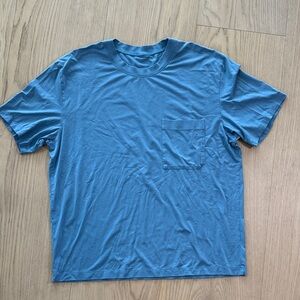 lululemon athletica Men's Blue Short Sleeve Pocket Tee - Large
